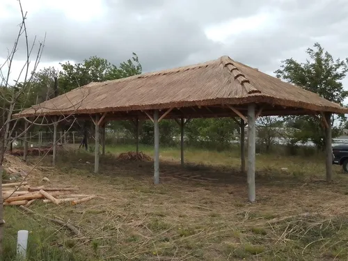 Quinchos De Paja,sombrillas,pérgolas 