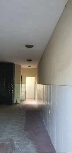 Conjunto Comercial De 3 Lojas A Uma Quadra Da Praça Do 7 De Abril Em Paciencia