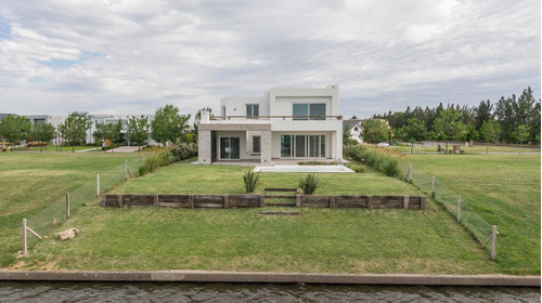 Casa En Venta En El Barrio Albanueva, Rincón De Milberg, Tigre