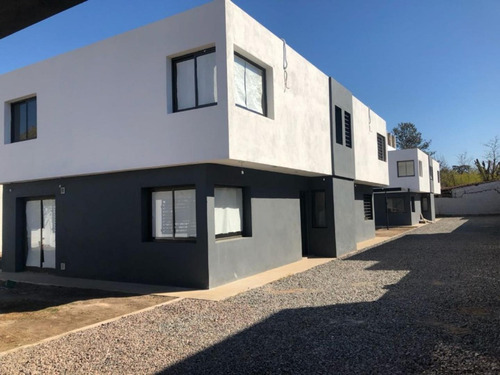 Imagen 2 de 15 de Villa Belgrano, Excelente Complejo De 4 Duplex