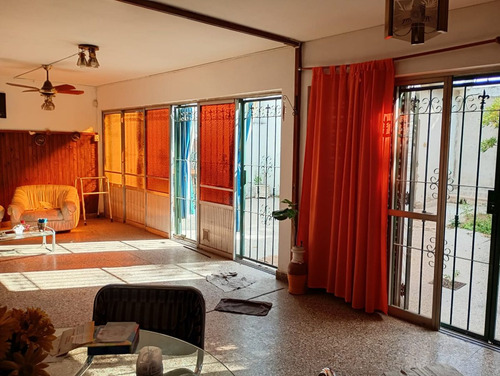 Casa 2 Dorm Monseñor P Cabrera