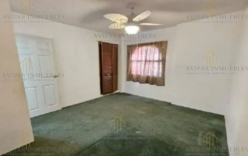 Casa De 2 Pisos Ubicada En Nezahualcoyotl, Edo Mex, Eck070.