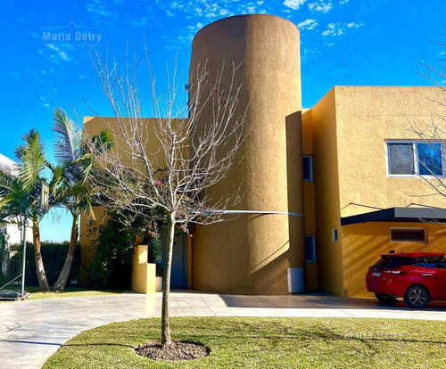 Alquiler Casa Al Lago En Barrio Santa Teresa, 4 Dormitorios