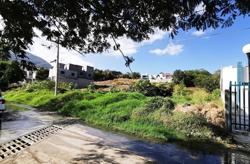 Terreno En Venta De 2,007 M2 A Una Cuadra Del Salón Contry R