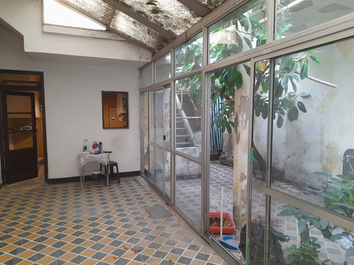 Terreno-casa En Venta A Refaccionar En V. Urquiza