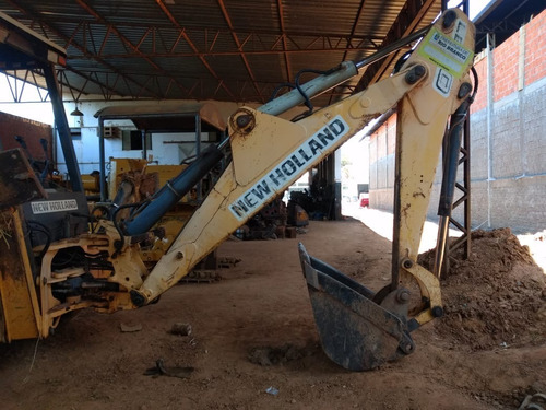 Imagem 10 de 12 de Retroescavadeira New Holland B90 Ano 2006