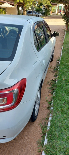 Imagem 11 de 12 de Renault Logan 2016 1.6 Expression Hi-power 4p