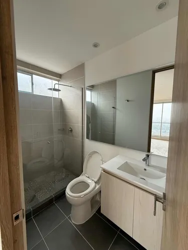 3 Habitaciones, 2 Baños, 2 Parqueaderos, 2 Balcones, 92m2.