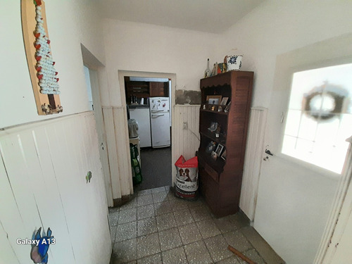 Casa Con Cochera, Local, Fondo Libre Con Pileta