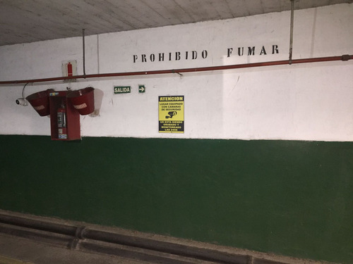 Cochera Cubierta En Venta, Olivos.