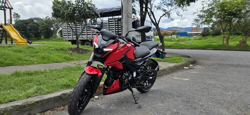 Pulsar Bajaj N160, Ú/dueño, Color Rojo-negro, 1320km, 2024