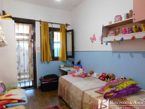 Imagen 7 de 10 de Casa De 2 Dormitorios Con Fondo En Sayago