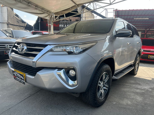 Toyota Fortuner 2.7l Mid