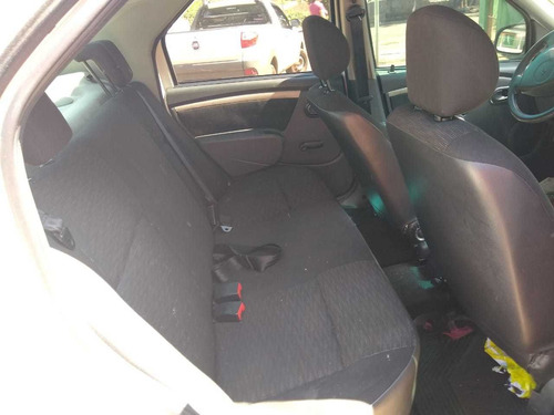 Renault Logan 2010 1.0 16v Expression Hi-flex 4p