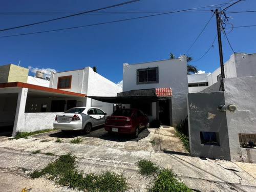 Casa En Venta, Colonia Maya, Con Amplio Terreno Perfectamente Ubicada 