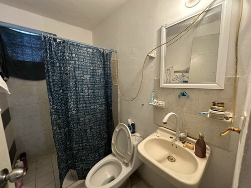 Casa En Venta De Dos Pisos En Esquina Con Locales, Caucel, Entrega Inmediata.