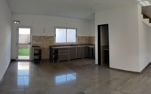 Duplex En Condominio Al Frente 4 Ambientes 3 Dormitorios 2 Baños Ituzaingó Norte Villa Ariza