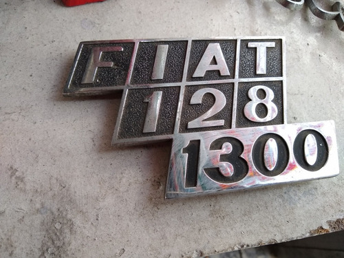 Insignia Fiat 128 1300 Trasera Metal Cromado