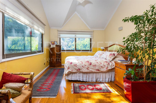 Casa En Arriendo De 7 Dorm. En Las Condes