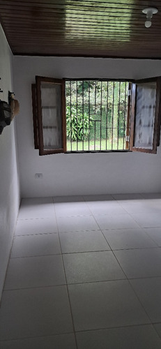 Casa Com 2 Quartos, 2 Banheiros, 2 Vagas Na Garagem