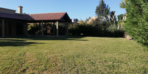 Imagen 3 de 30 de Hermosa Casa En Venta 4 Amb. Barrio Cerrado Canning