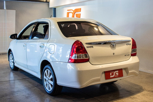 Imagen 3 de 15 de Toyota Etios Xls 1.5n 79.000km 2017 Blanco