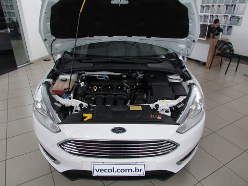 Ford Focus Hatch 2.0 16v 4p Titanium Flex