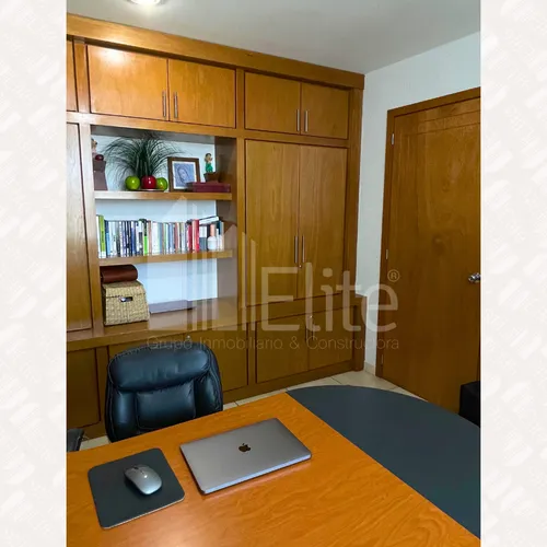 Casa En Venta Con Amplio Jardin En Cumbres Del Lago