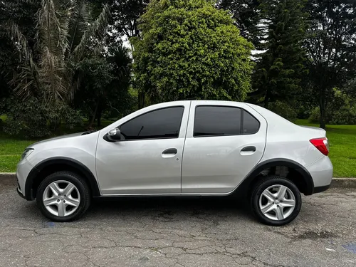 Renault Logan 1.6 Expression / Life +