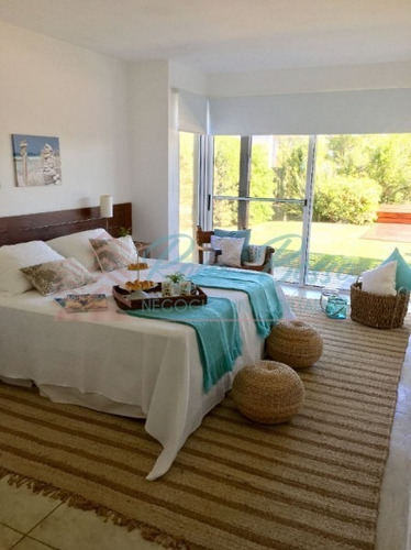 Casa En Punta Piedras, 5 Dormitorios *- Ref: 3581