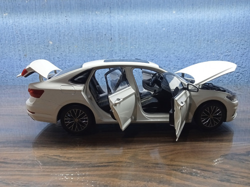 Volkswagen Jetta/sagitar Escala 1/18 1:18 1 18 Blanco (Usado)
