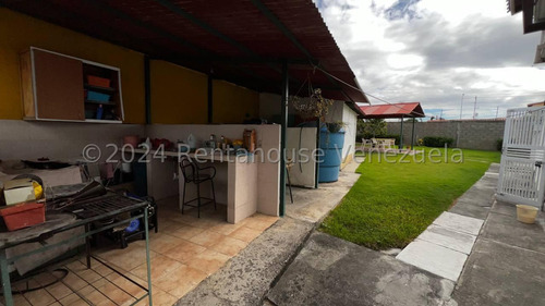 Dennymar, Vende Bella Casa En Urb Villas Tabure Cabudare