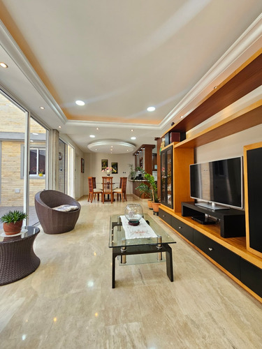 Casa En Venta Con Acabados De Lujo- Urb. Los Castores San Antonio De Los Altos