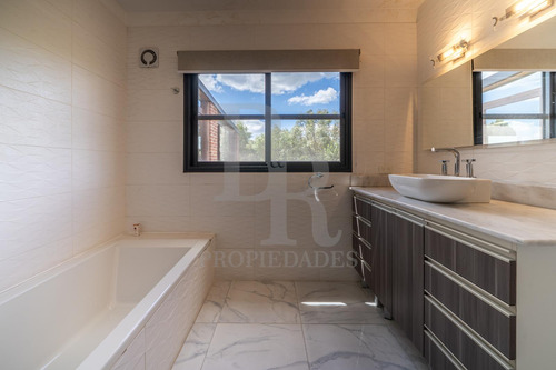 Excelente Casa En Venta Miraflores Country Club - Las Lomitas