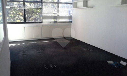 Conjunto Com 70m² De Área Útil, Com 2 Wcs Masculino E Feminino, Copa E Vagas Na Garagem - 353-im121730