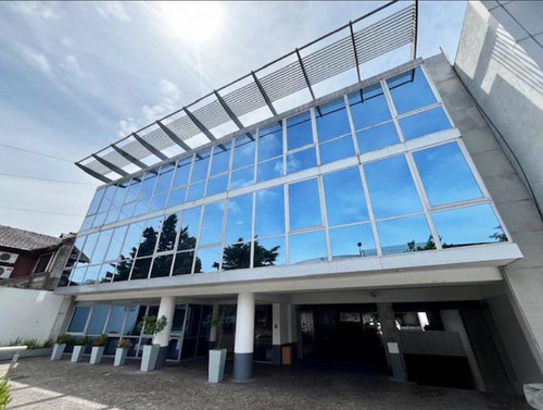 Excelente Oficina De 103 M2 En San Isidro Cerca De Panamericana