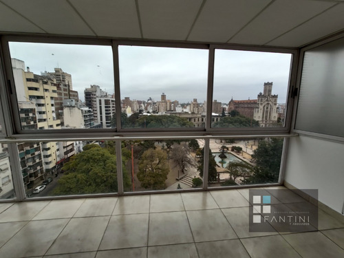 Oficina // 2 Bñs // Alberdi // Planta Libre // 70m2 // 1 Privado // Luminosa