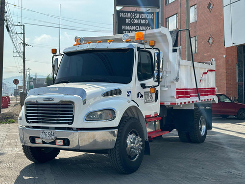 Freightliner M2 106 Sencilla