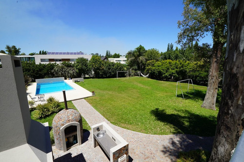 Imagen 6 de 30 de Venta Casa, 5 Amb. Pileta, Parque B Cerrado Casco Leloir