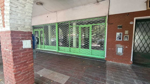 En Venta En Ciudad Jardin Local Sobre Plaza Plate; 76m2 En La Planta Baja; Mas 40m2 De Subsuelo. F: 8554