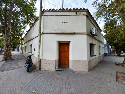 Casa En El Centro Con Potencial Para Local Y Oficinas