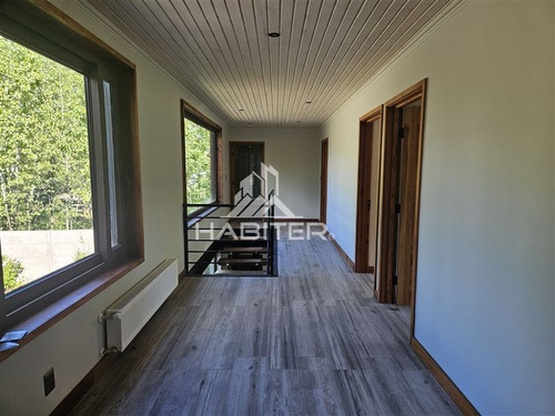 Casa En Venta De 5 Dorm. En Colbún