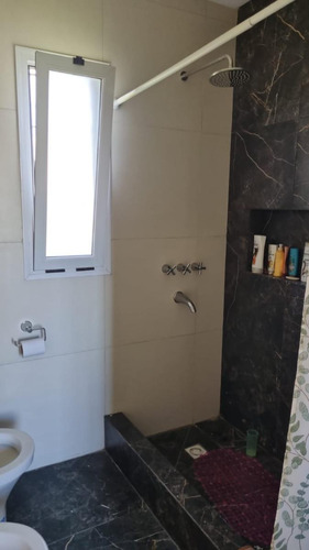 Casa En Venta - 3 Dormitorios 3 Baños - Cocheras - 2.125mts2 - Poblet, La Plata