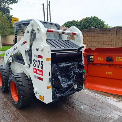 Mini Carregadeira Bobcat S175 - Ano 2011