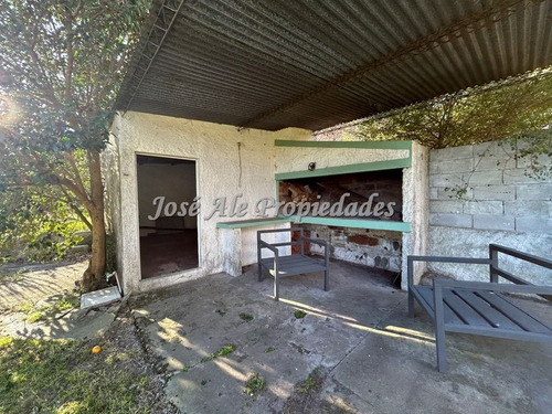 En Venta Casa A Metros De La Rambla Costanera, Colonia