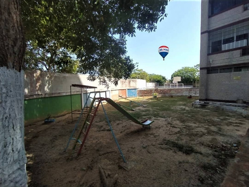 Imagen 18 de 18 de Re/max 2mil Vende Apartamento Remodelado En La Urb. Maneiro - Isla De Margarita