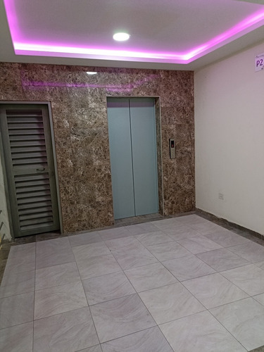 Imagen 2 de 7 de Se Vende Local Comercial En El C.c Vitali Center En Plc