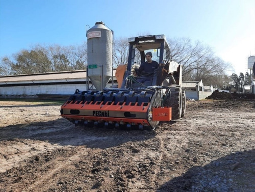 Imagen 5 de 6 de Implemento Vibrocompactador Dual Pecarí Para Minicargadora