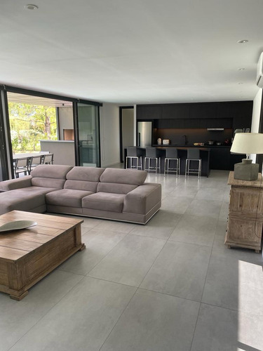 Casa En Venta, 3 Dormitorios, Barrio Privado, Piscina.