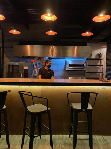 Traspaso Restaurante Bar Todo Acondicionado Con Lic. Alcohol